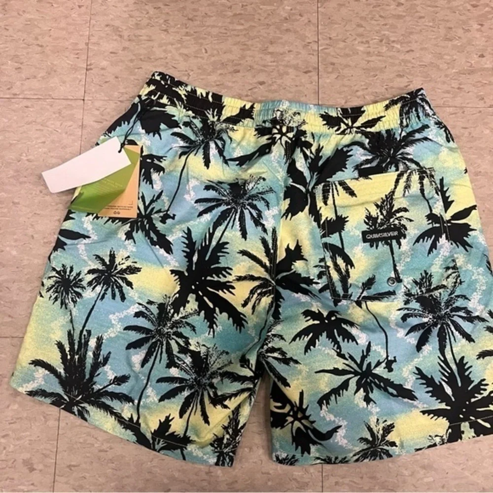 New Quiksilver elastic waist boardshorts